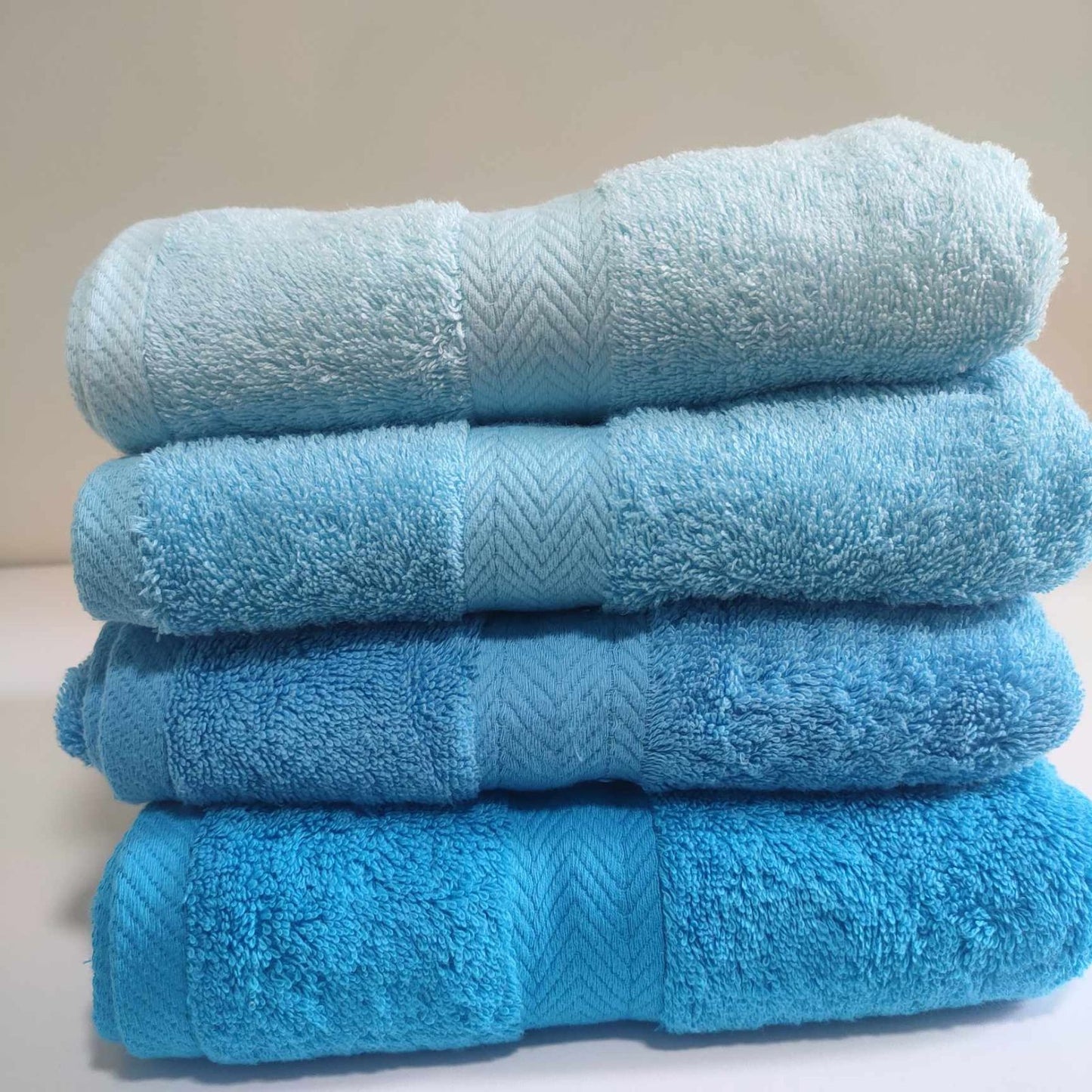 Set of 4 towels same size ( sofia set )