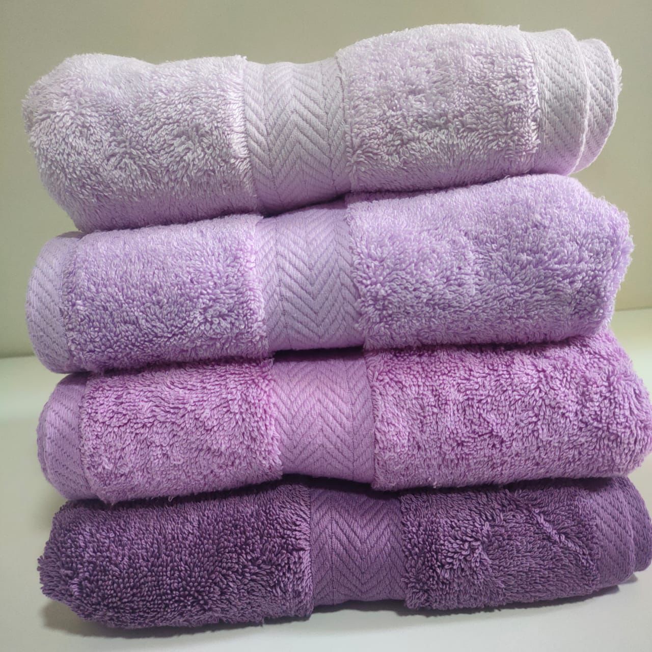 Set of 4 towels same size ( sofia set )